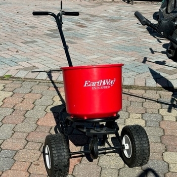 Earthway 2600A - Earthway 2600A Broadcast Spreader